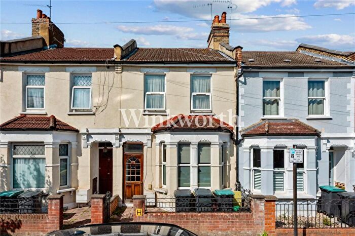 3 Bedroom Terraced House For Sale In Rowley Road, London, N15