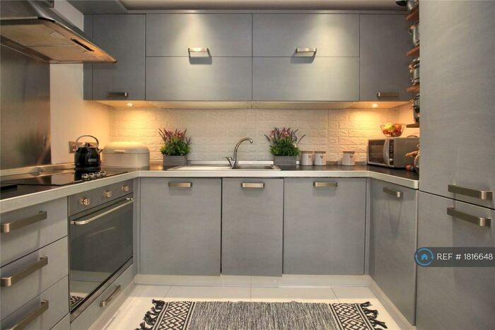 1 Bedroom Flat To Rent In Metro Apartments, Woking, GU21