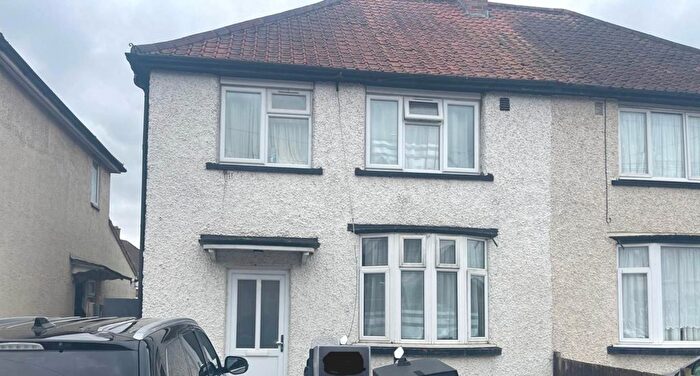 3 Bedroom Semi-Detached House To Rent In Lancaster Walk, Hayes, UB3