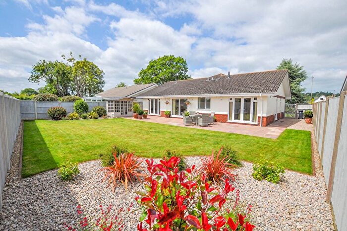 3 Bedroom Bungalow For Sale In Fernway Close, Wimborne, BH21