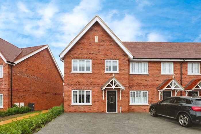 3 Bedroom End Of Terrace House For Sale In Badgers Walk, Broxbourne, EN10