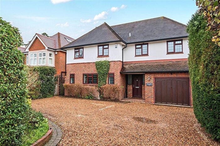 4 Bedroom Detached House For Sale In Rydens Avenue, Walton-On-Thames, KT12