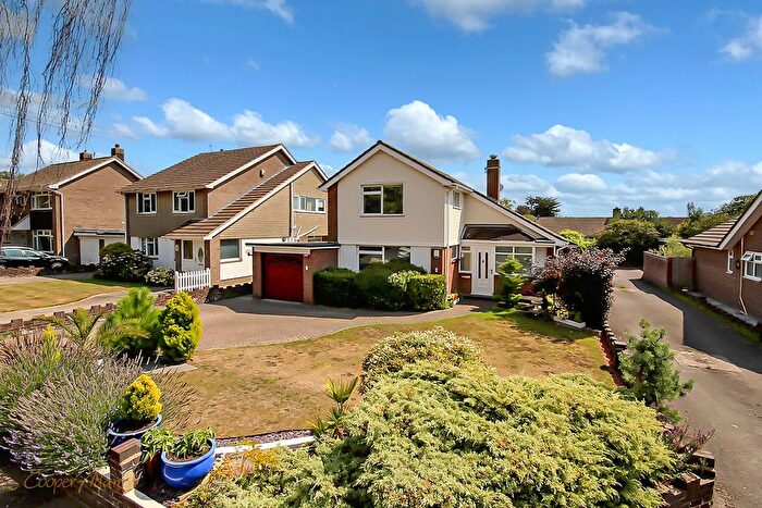 3 Bedroom Detached House For Sale In Central Avenue, Worthing, BN14