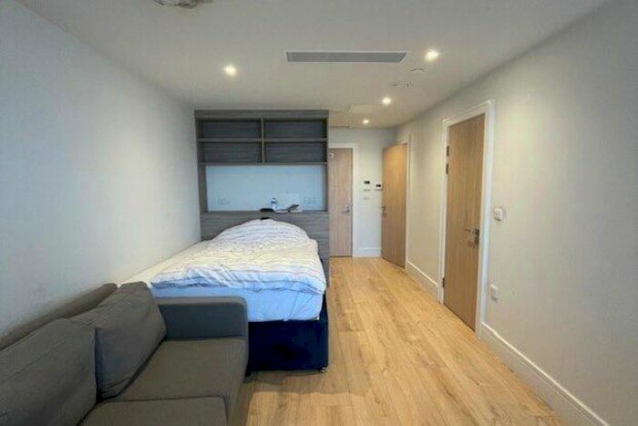 Studio To Rent In Station Road, Addlestone, KT15