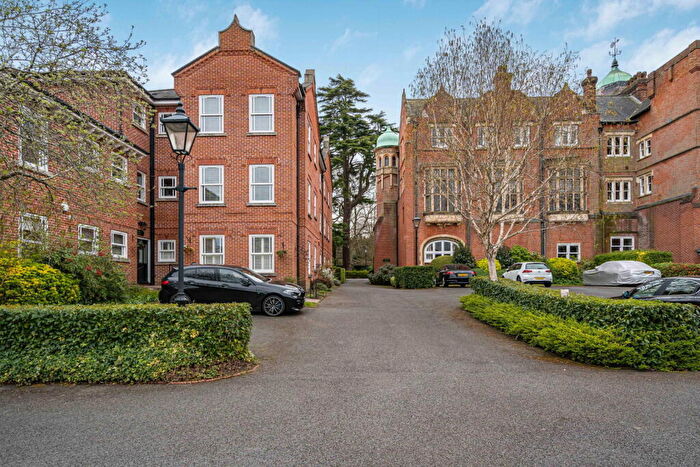 2 Bedroom Flat For Sale In Pengilly House, Horseshoe Lane East, GU1