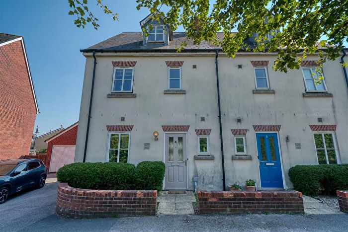 3 Bedroom Semi Detached House For Sale In Caldwell Close, Shaftesbury, SP7