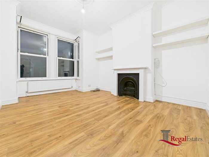 3 Bedroom Flat To Rent In Fairlight Avenue, London, NW10