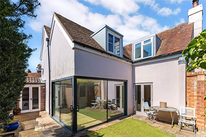 4 Bedroom Detached House To Rent In Stanford Road, Lymington, SO41