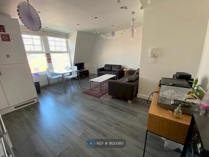 3 Bedroom Flat To Rent In Green Lanes, London, N4