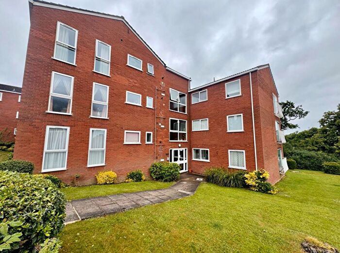 2 Bedroom Flat To Rent In Roundhedge Way, Enfield, EN2