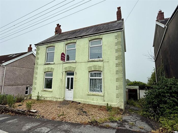 3 Bedroom Detached House For Sale In Heol Y Banc, Bancffosfelen, Llanelli, SA15