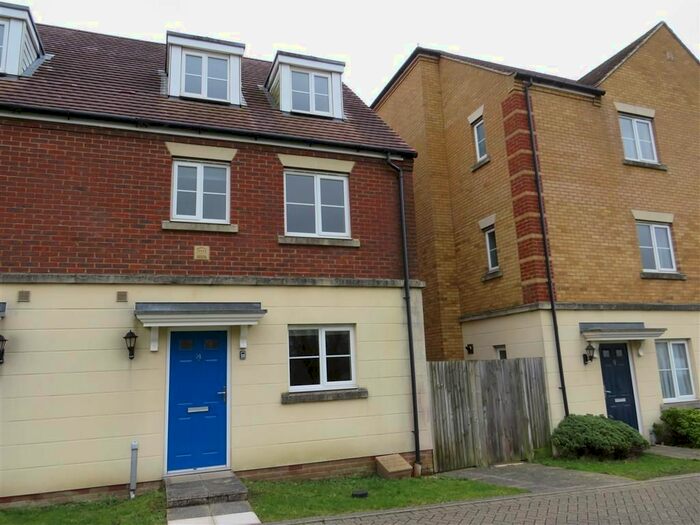 4 Bedroom Property To Rent In Sir John Fogge Avenue, Ashford, TN23