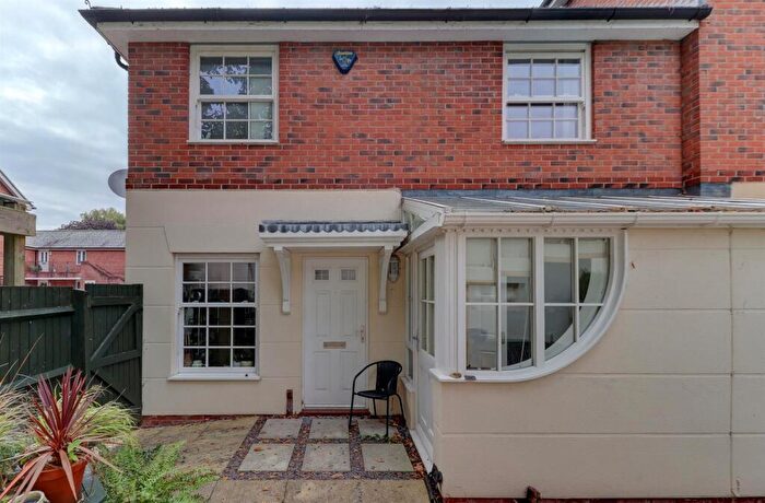 2 Bedroom House To Rent In John Cullis Gardens, Leamington Spa, CV32
