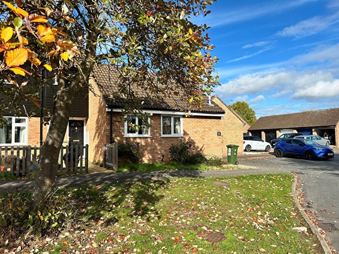 1 Bedroom Semi-Detached Bungalow For Sale In Edinburgh Drive, St Ives, Cambridgeshire., PE27