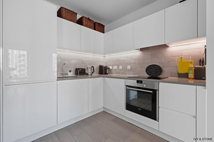 1 Bedroom Apartment For Sale In Regalia Close, London, Greater London, E16
