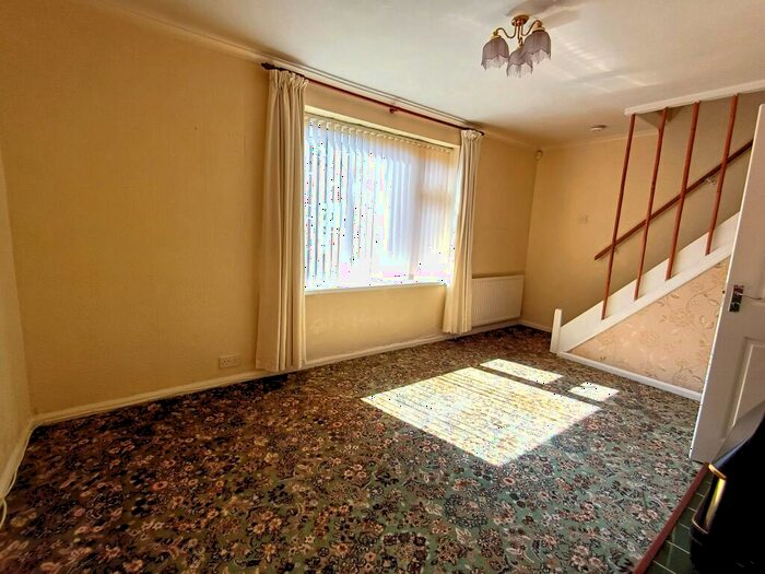 2 Bedroom Detached House For Sale In Dawson Mount, Bradford, BD4