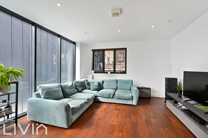 2 Bedroom Maisonette For Sale In Church Road, Croydon, Greater London, CR0