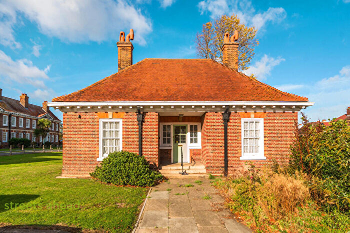 2 Bedroom Bungalow For Sale In Mottingham Road, London, SE9