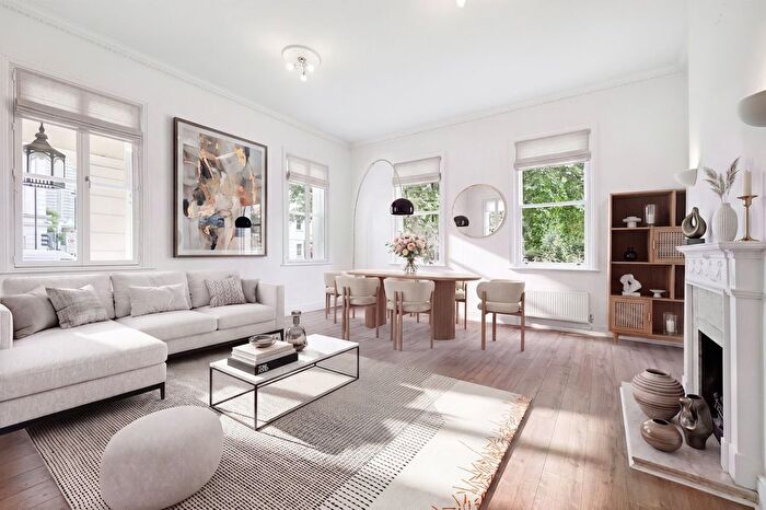 2 Bedroom Flat For Sale In Salisbury House, Drummond Gate, SW1V