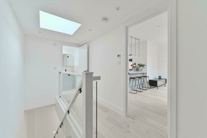 2 Bedroom Detached House To Rent In Thurlow Hill, Tulse Hill, London, SE21