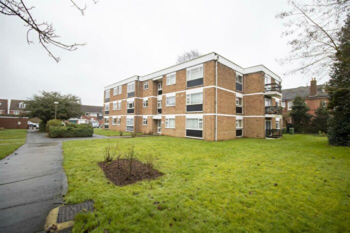 2 Bedroom Flat To Rent In Holland Court, Kingsholm, GL1