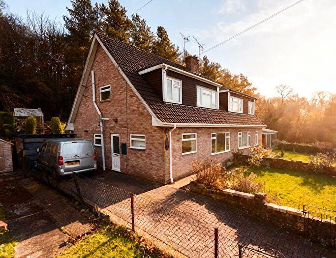 4 Bedroom Semi-Detached Bungalow For Sale In Forest View, Cinderford, GL14