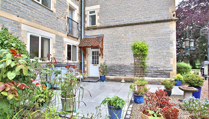 2 Bedroom Flat For Sale In Twyning, Tewkesbury, GL20