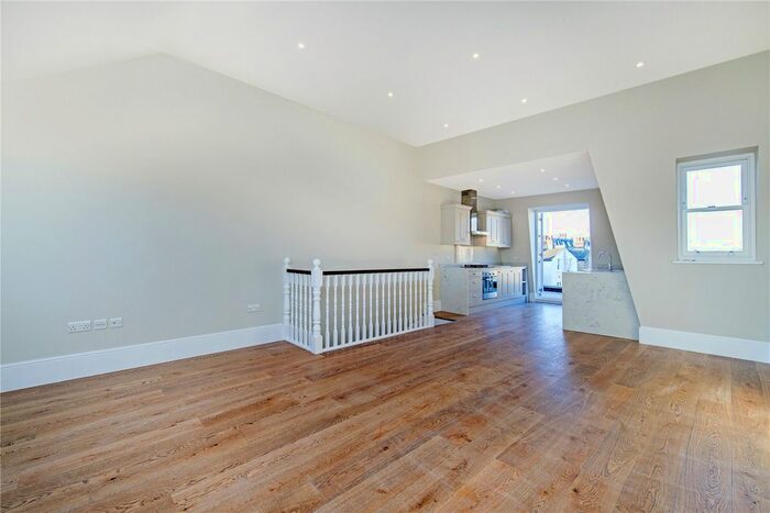 3 Bedroom Flat To Rent In Stephendale Road, Fulham, SW6