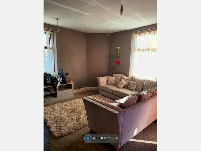 2 Bedroom End Of Terrace House To Rent In Oxford Road, Gomersal, Cleckheaton, BD19