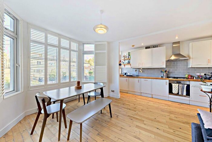 2 Bedroom Flat To Rent In Thornton Avenue, London, SW2