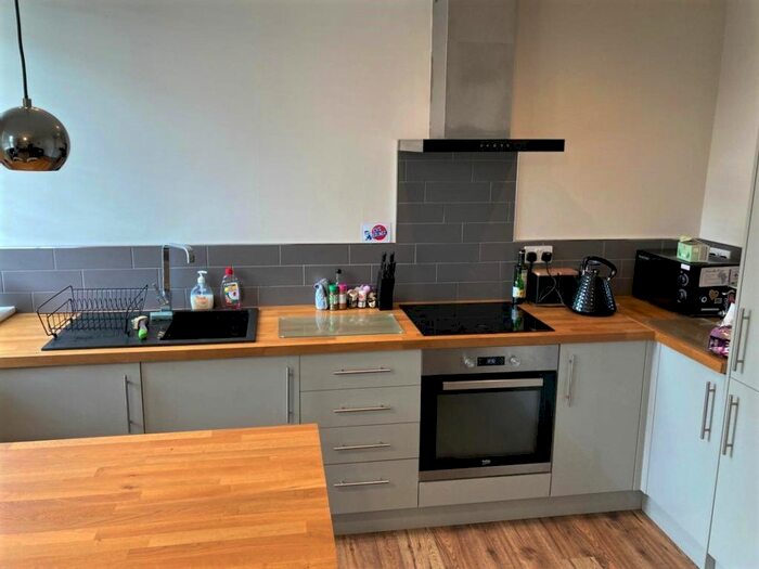 1 Bedroom Flat To Rent In Rawden Place, Cardiff, CF11