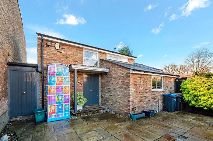 3 Bedroom Property For Sale In Briscoe Road, Colliers Wood, SW19