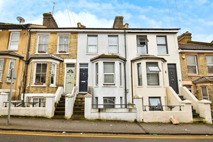 3 Bedroom Terraced House For Sale In Rochester Avenue, Rochester, Kent, ME1