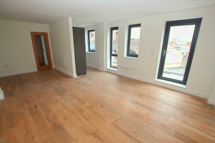 Apartment To Rent In Woking, GU21