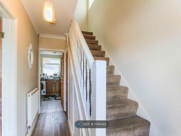 3 Bedroom Semi-Detached House To Rent In Caederwen Road, Neath, SA11