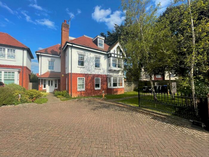 2 Bedroom Flat To Rent In West Avenue, Worthing, BN11