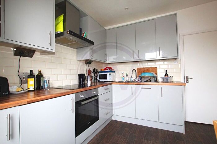 3 Bedroom Flat To Rent In Hazellville Road, London, N19