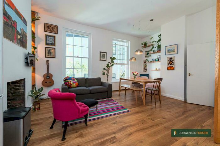 2 Bedroom Apartment To Rent In *Charming Courtyard* Malden Road, Camden Town., NW5
