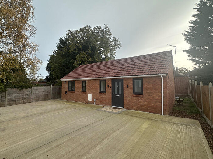 2 Bedroom Detached House For Sale In Finsbury Road, Luton, Bedfordshire, LU4