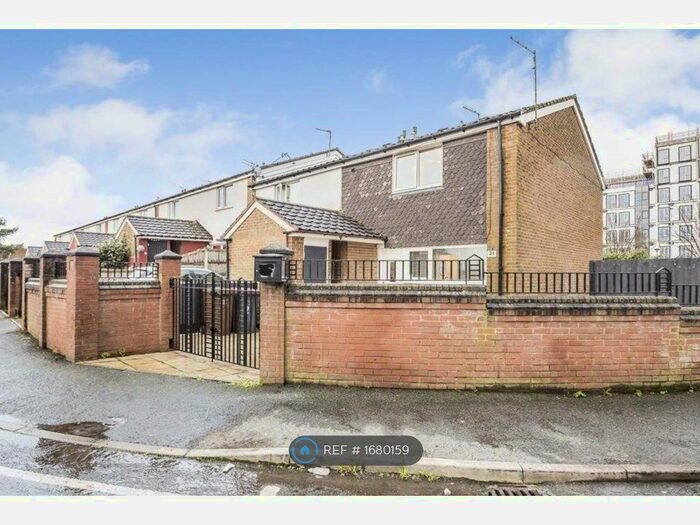 3 Bedroom Terraced House To Rent In Gurner Avenue, Salford, M5
