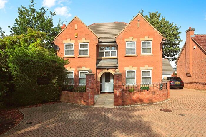 4 Bedroom Detached House For Sale In The Lawns, Peterborough, PE4