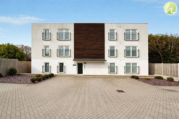 2 Bedroom Flat For Sale In Southend Road, Stanford-Le-Hope, SS17