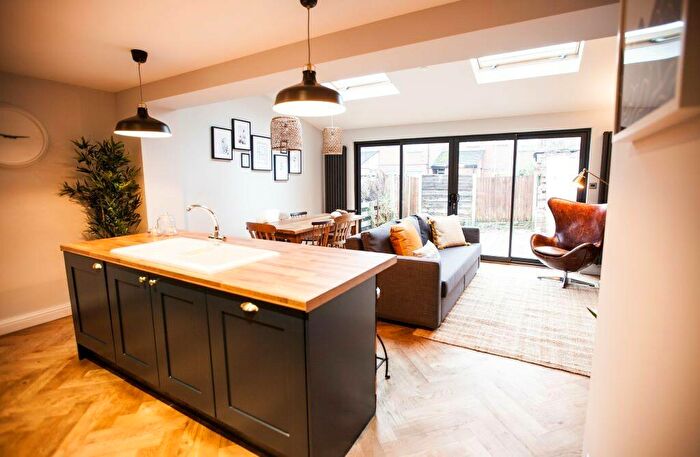 6 Bedroom Semi-Detached House To Rent In Ladybarn Road, Manchester, Greater Manchester, M14