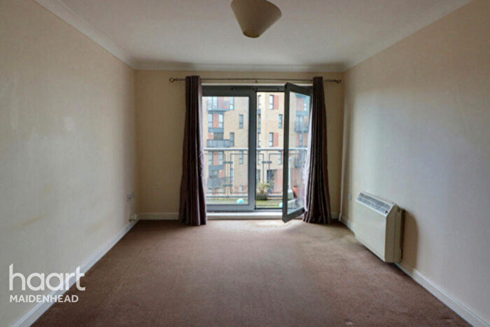 2 Bedroom Apartment For Sale In Kelvin Gate, Bracknell, RG12