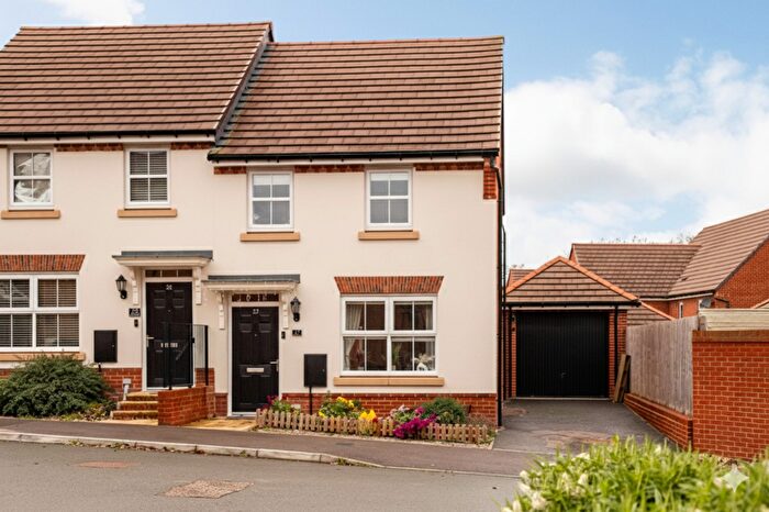 3 Bedroom Semi Detached House For Sale In Durnells, Didcot, OX11