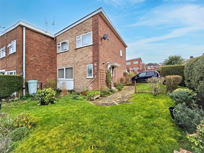 3 Bedroom End Of Terrace House For Sale In High Street, Oakfield, Ryde, PO33