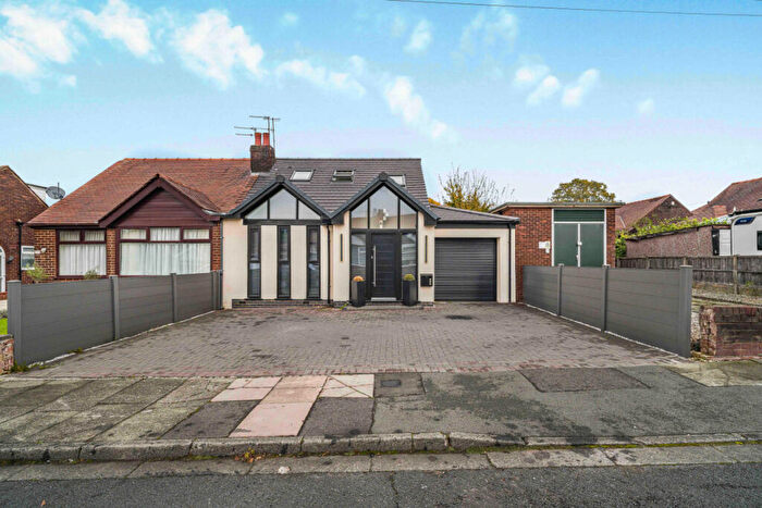 3 Bedroom Semi-Detached Bungalow For Sale In Crossby Close, Manchester, M24