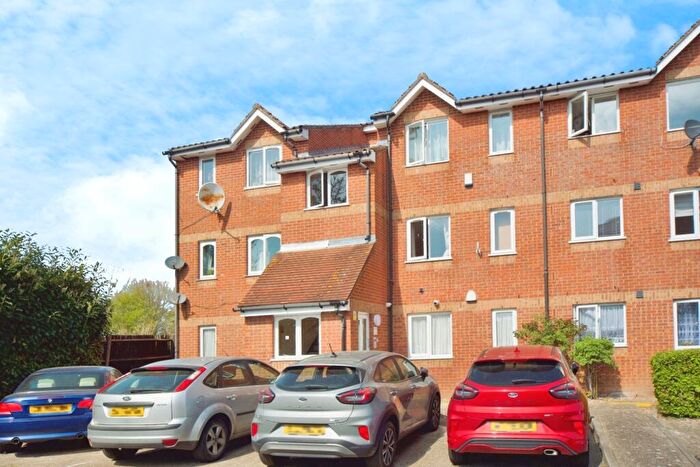 1 Bedroom Flat For Sale In Cobbett Close, Enfield, EN3