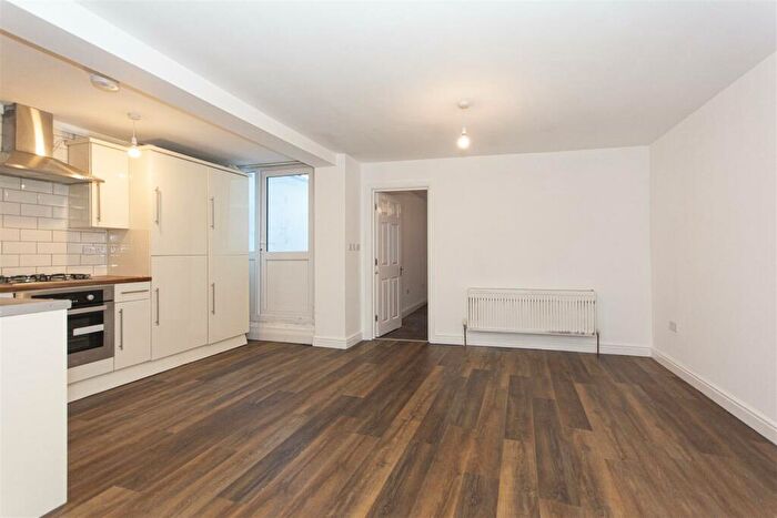 1 Bedroom Flat To Rent In Lavender Hill, Battersea, SW11