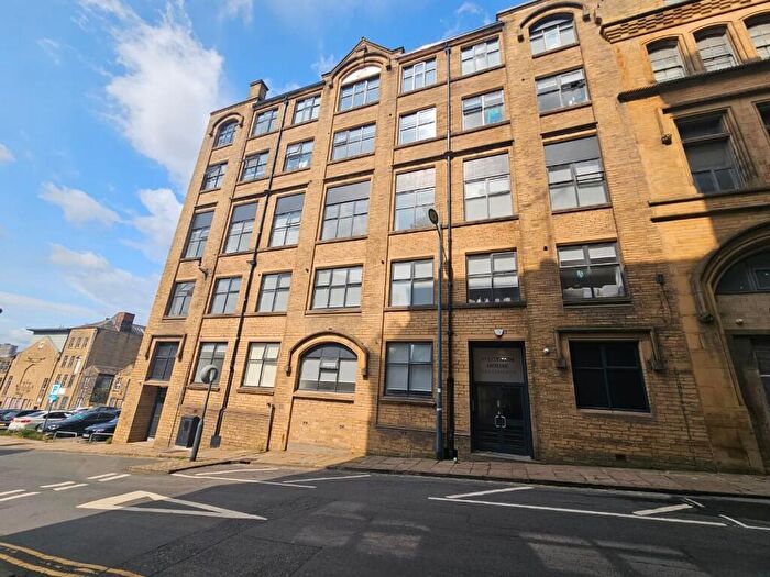 1 Bedroom Apartment To Rent In East Parade, Bradford, West Yorkshire, BD1